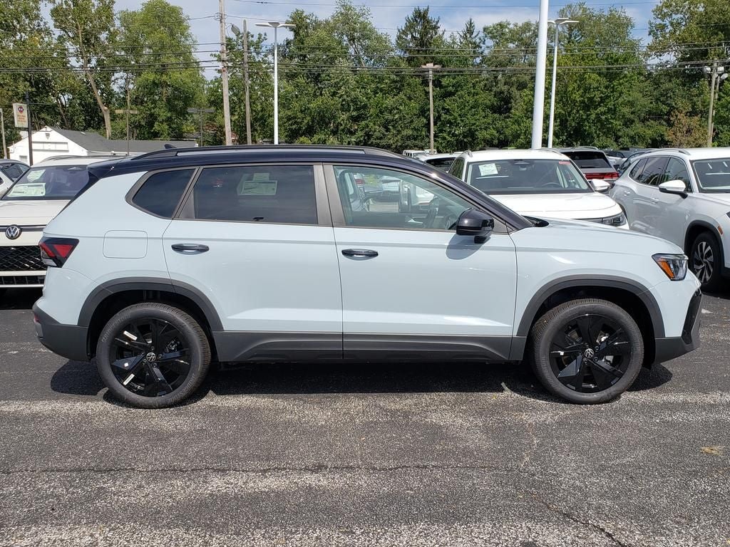 2027 Volkswagen Taos 1.5T SE Black