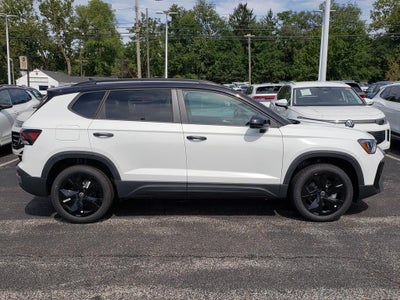 2027 Volkswagen Taos 1.5T SE Black