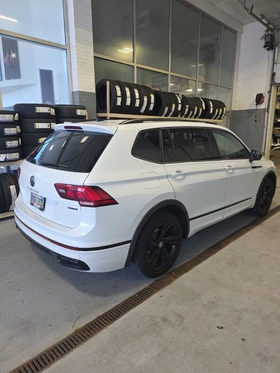 2024 Volkswagen Tiguan 2.0T SE R-Line Black