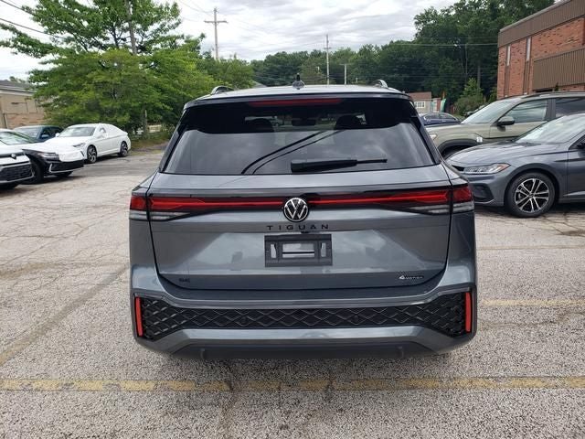 2026 Volkswagen Tiguan 2.0T SE R-Line Black
