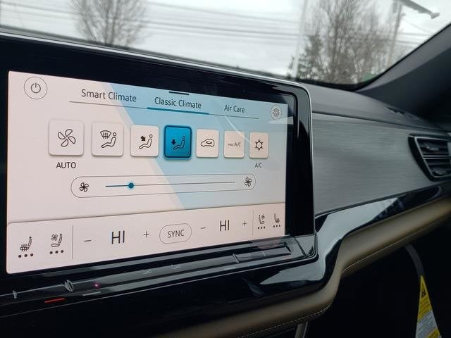 2026 Volkswagen Atlas Cross Sport 2.0T SE w/Technology