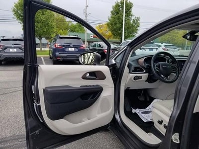 2019 Chrysler Pacifica Touring L