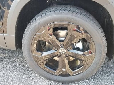 2026 Volkswagen Taos SE Black