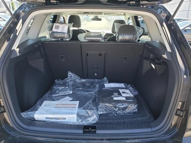 2026 Volkswagen Taos SE Black