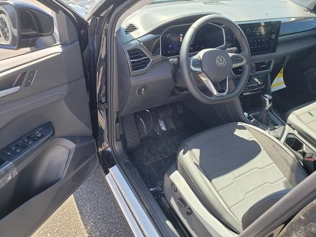 2026 Volkswagen Taos SE Black