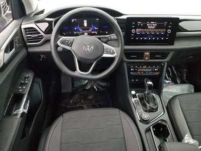 2026 Volkswagen Taos SE Black