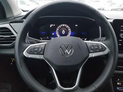 2026 Volkswagen Taos SE Black