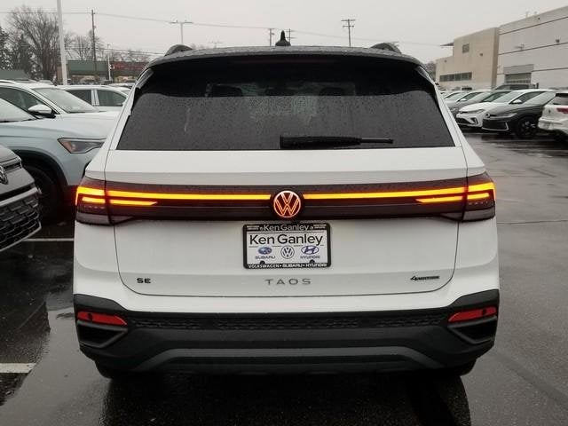2026 Volkswagen Taos SE Black