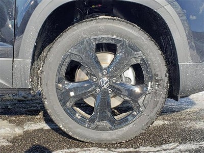 2026 Volkswagen Taos SE Black