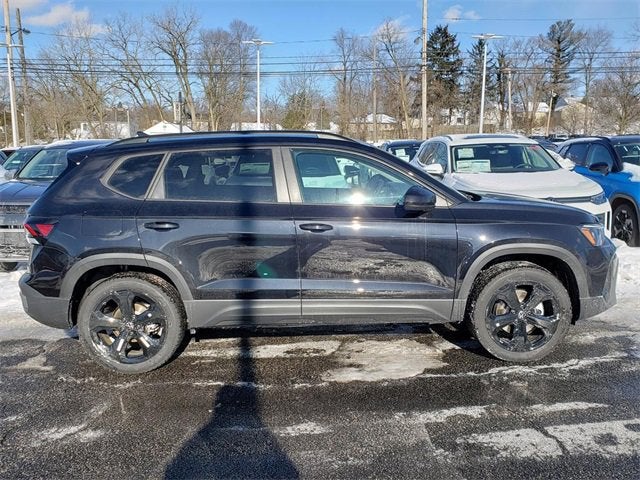 2026 Volkswagen Taos SE Black