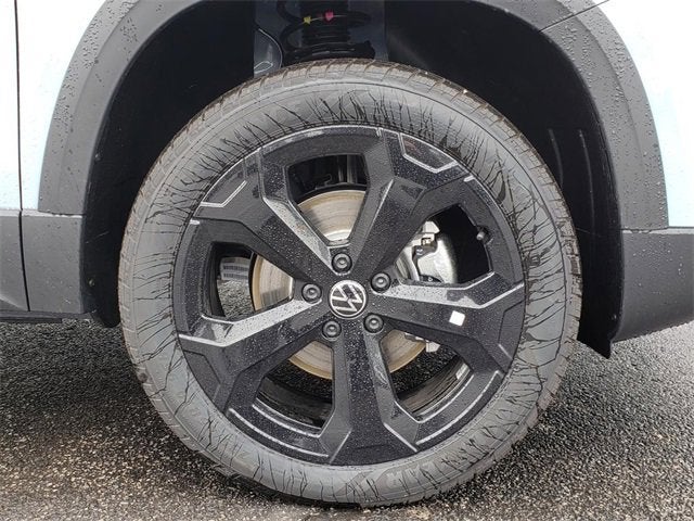 2026 Volkswagen Taos SE Black