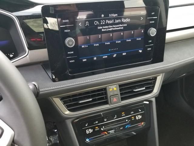 2026 Volkswagen Taos SE Black