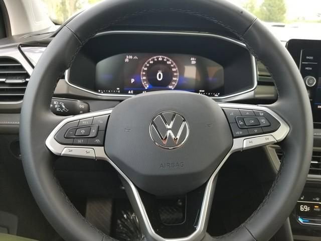 2026 Volkswagen Taos SE Black