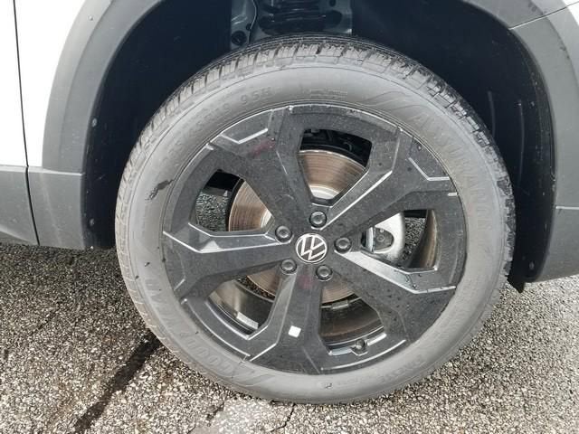 2026 Volkswagen Taos SE Black