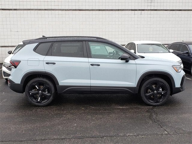 2026 Volkswagen Taos SE Black