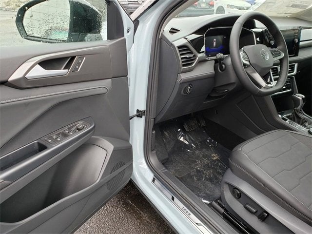 2026 Volkswagen Taos SE Black