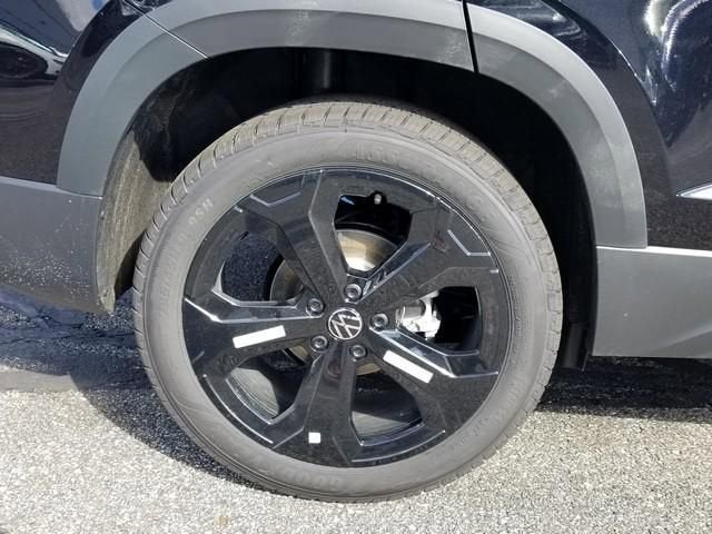 2026 Volkswagen Taos SE Black