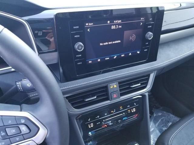 2026 Volkswagen Taos SE Black