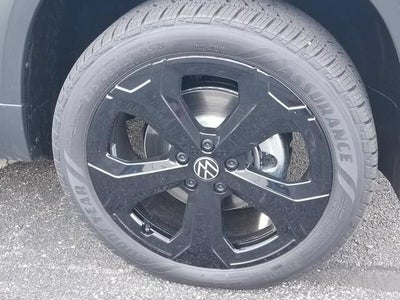 2026 Volkswagen Taos SE Black