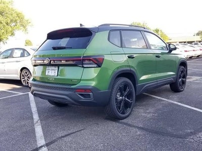 2026 Volkswagen Taos SE Black