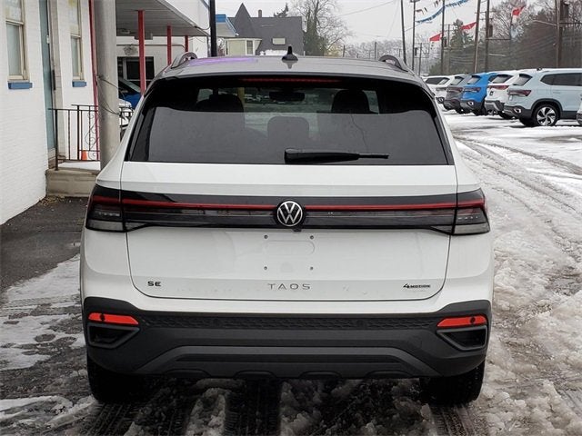 2026 Volkswagen Taos SE Black