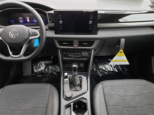 2026 Volkswagen Taos SE Black