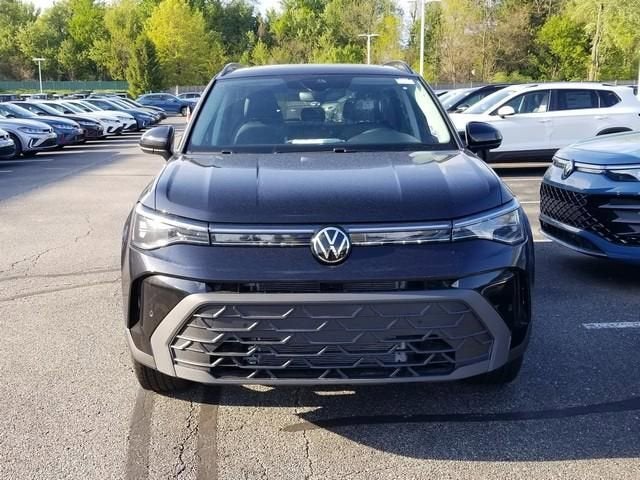 2026 Volkswagen Taos SE Black