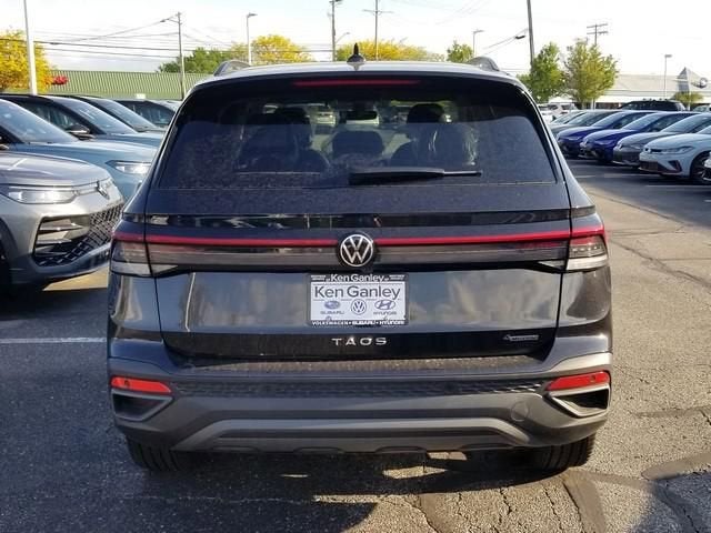 2026 Volkswagen Taos SE Black