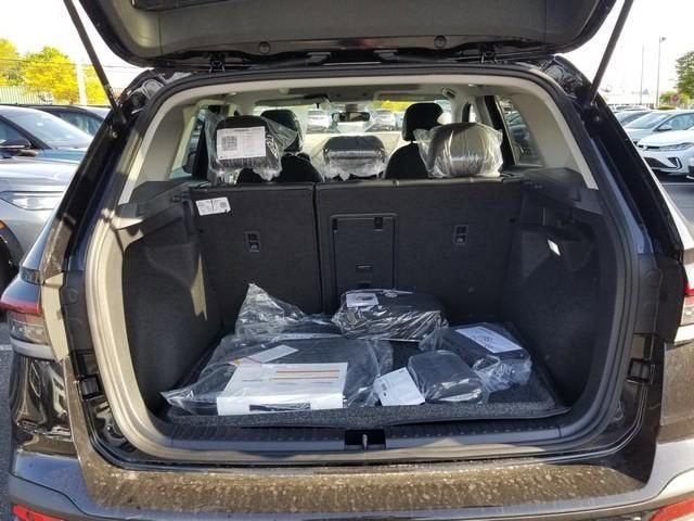 2026 Volkswagen Taos SE Black