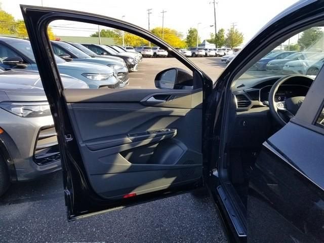2026 Volkswagen Taos SE Black