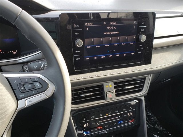 2026 Volkswagen Taos SE Black