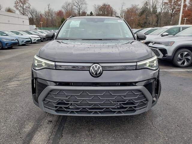 2026 Volkswagen Taos SE Black