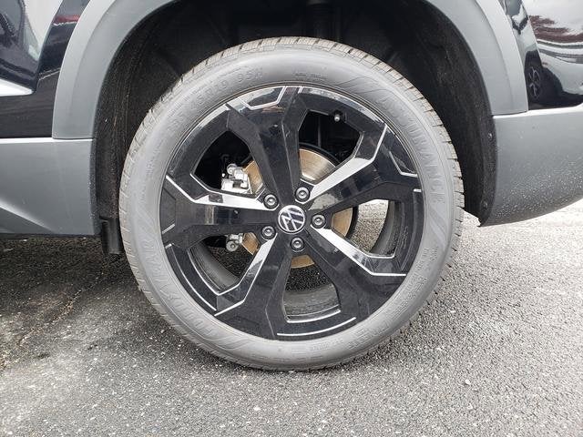 2026 Volkswagen Taos SE Black