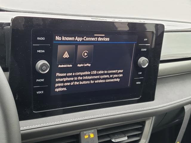 2026 Volkswagen Taos SE Black