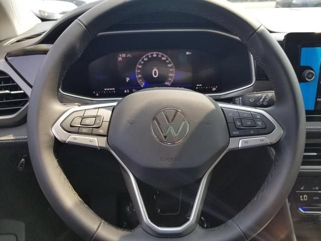 2026 Volkswagen Taos SE Black