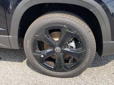 2026 Volkswagen Taos SE Black