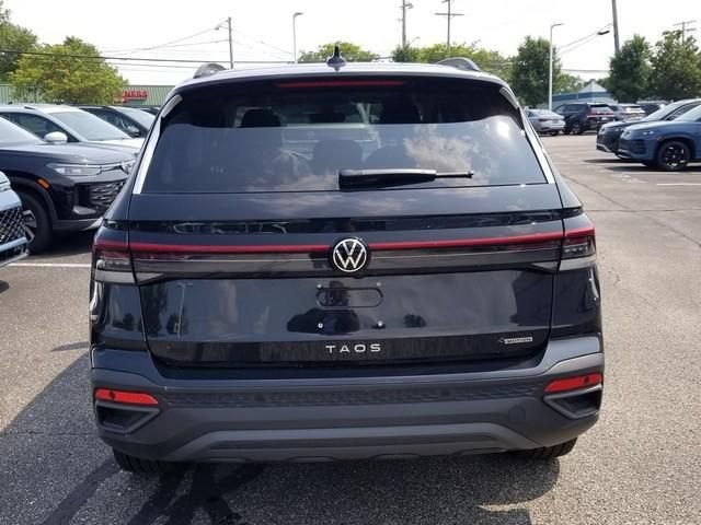 2026 Volkswagen Taos SE Black