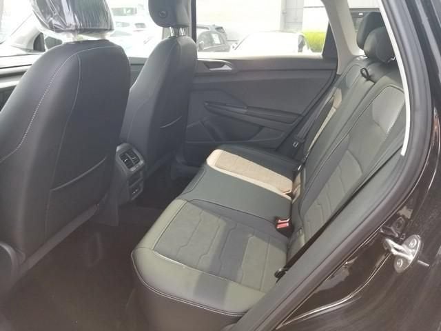 2026 Volkswagen Taos SE Black