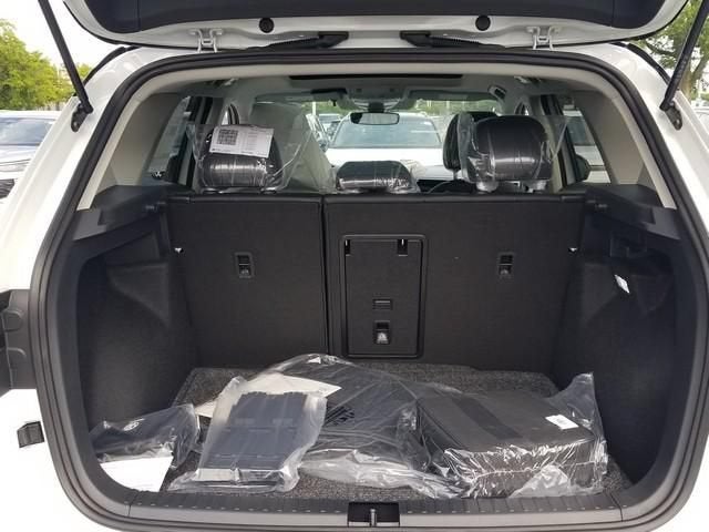 2026 Volkswagen Taos SE Black