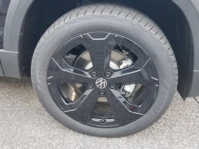 2026 Volkswagen Taos SE Black