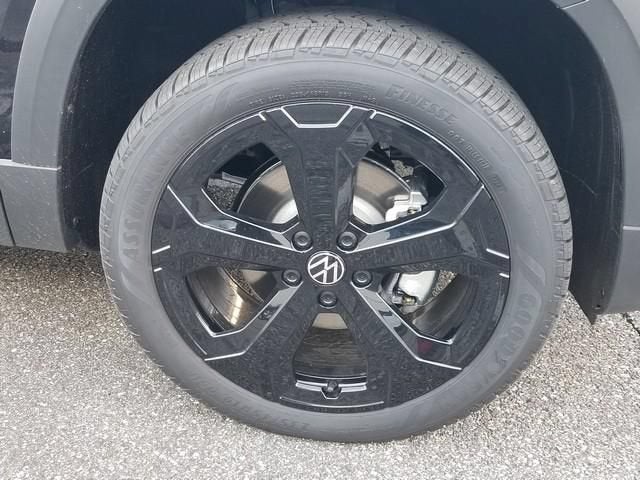 2026 Volkswagen Taos SE Black