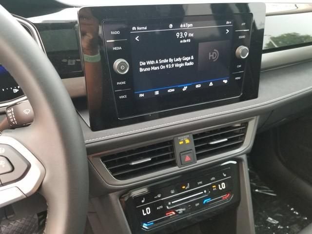 2026 Volkswagen Taos SE Black
