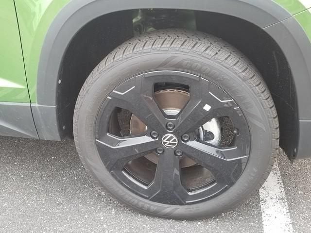 2026 Volkswagen Taos SE Black