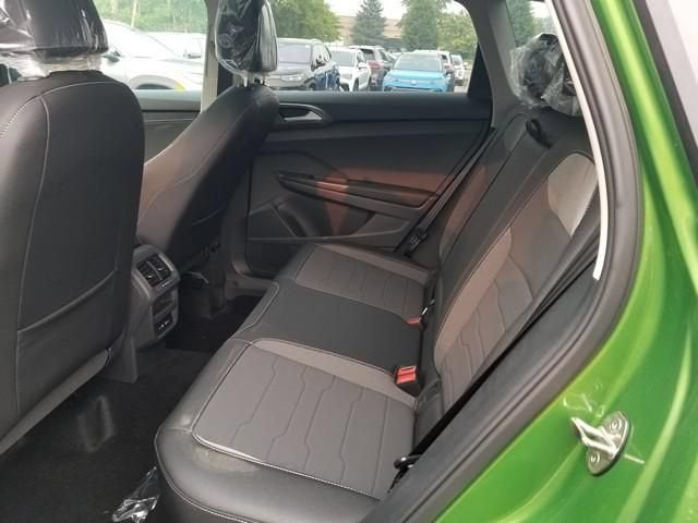 2026 Volkswagen Taos SE Black