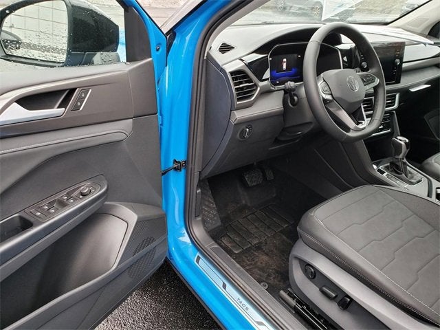 2026 Volkswagen Taos SE Black