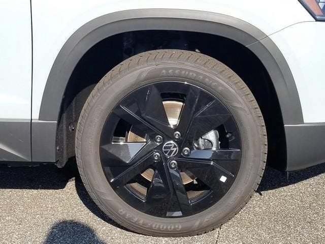 2026 Volkswagen Taos SE Black