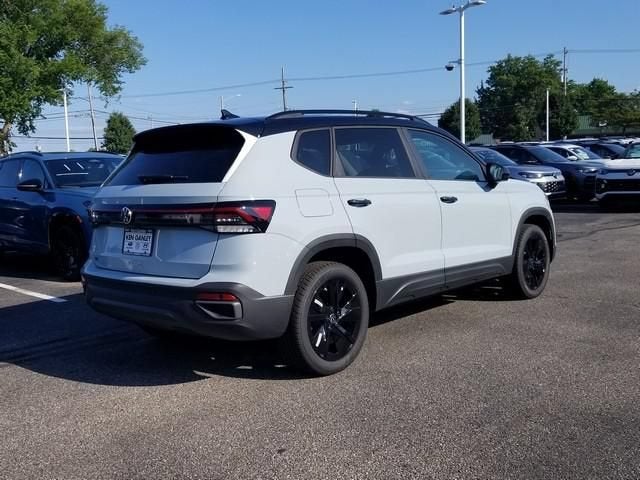 2026 Volkswagen Taos SE Black