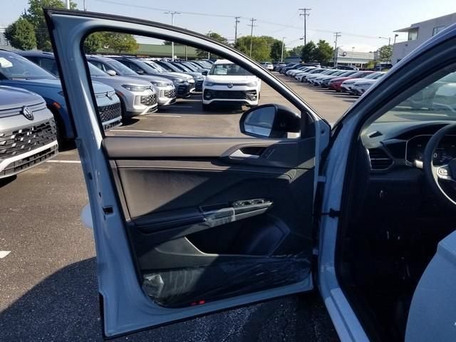 2026 Volkswagen Taos SE Black