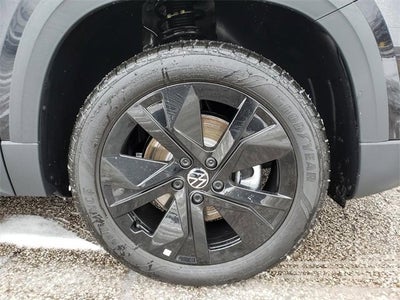 2026 Volkswagen Taos SE Black