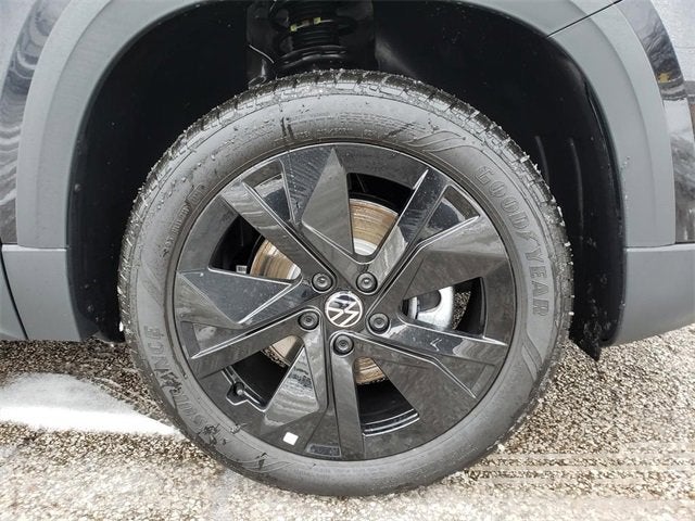 2026 Volkswagen Taos SE Black